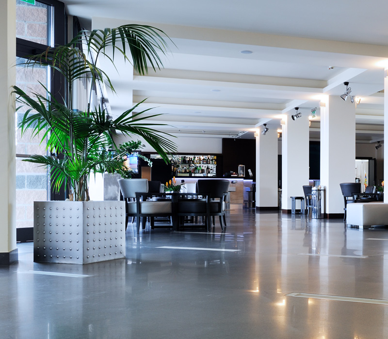 Hotell och arena golv med Hako städmaskiner